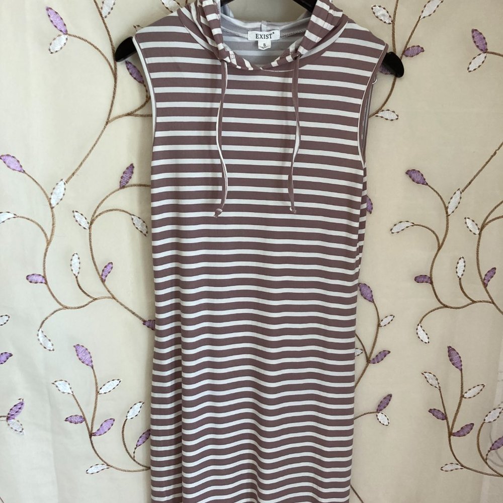 EXIST  Sleeveless slim maxi dress with hood. Taupe color. Size small
